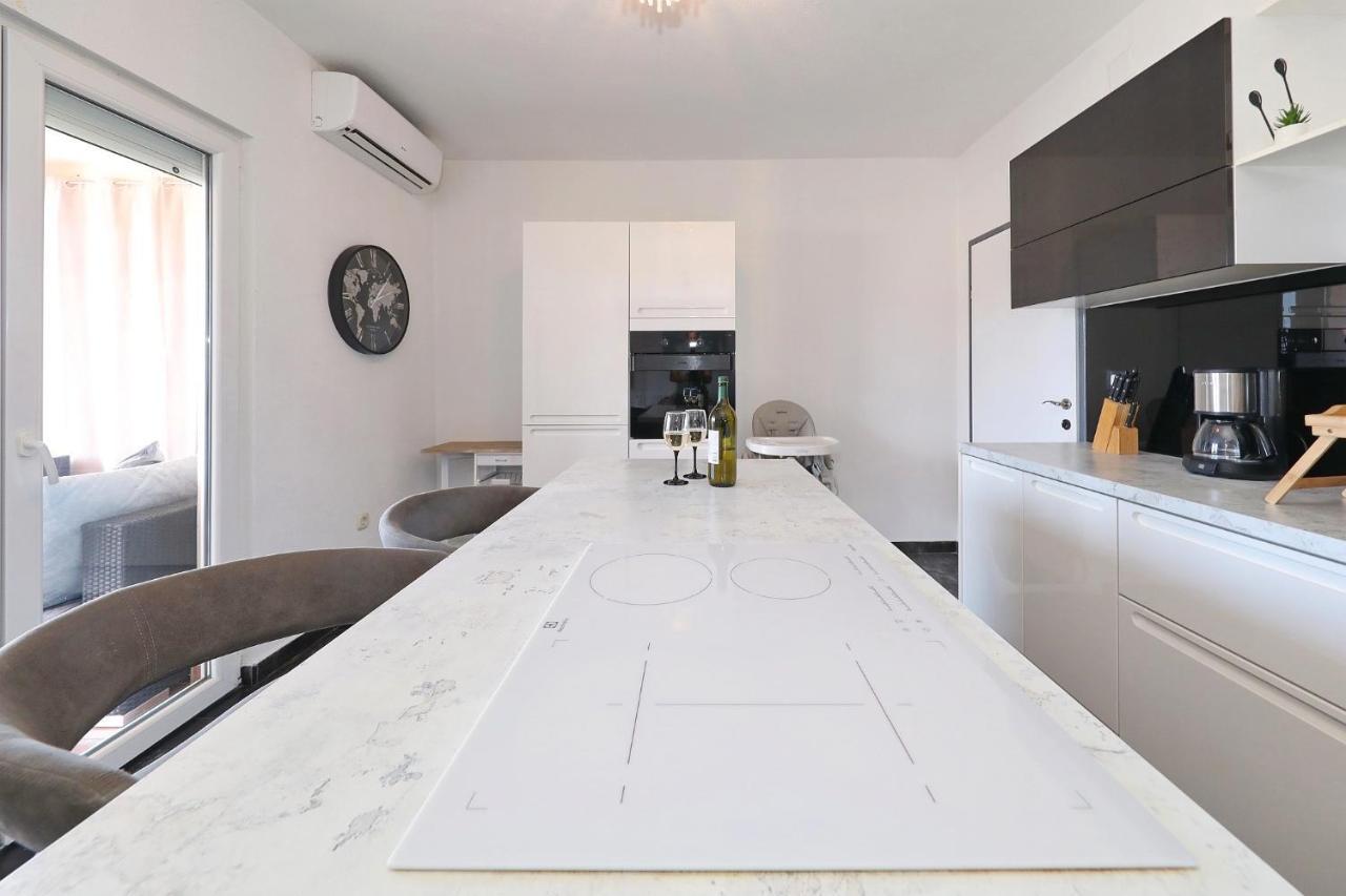 Apartman Nika Sa Jacuzzijem ザダル エクステリア 写真